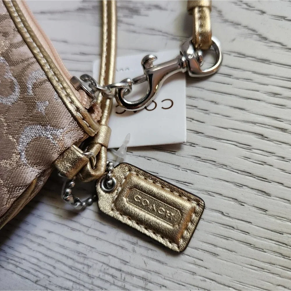 Coach Wristlet NWT - Picture 7 of 9